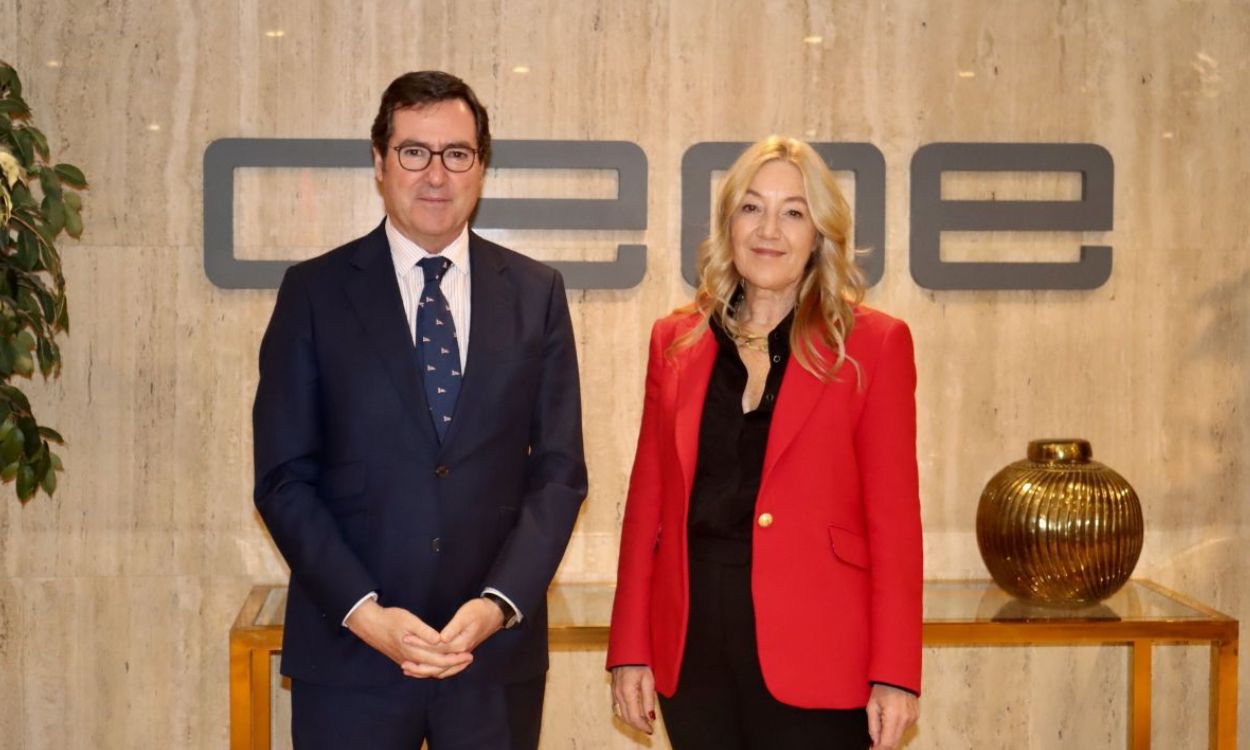 El presidente de la CEOE, Antonio Garamendi, junto con la presidenta de McCann Worldgroup, Marina Specht.