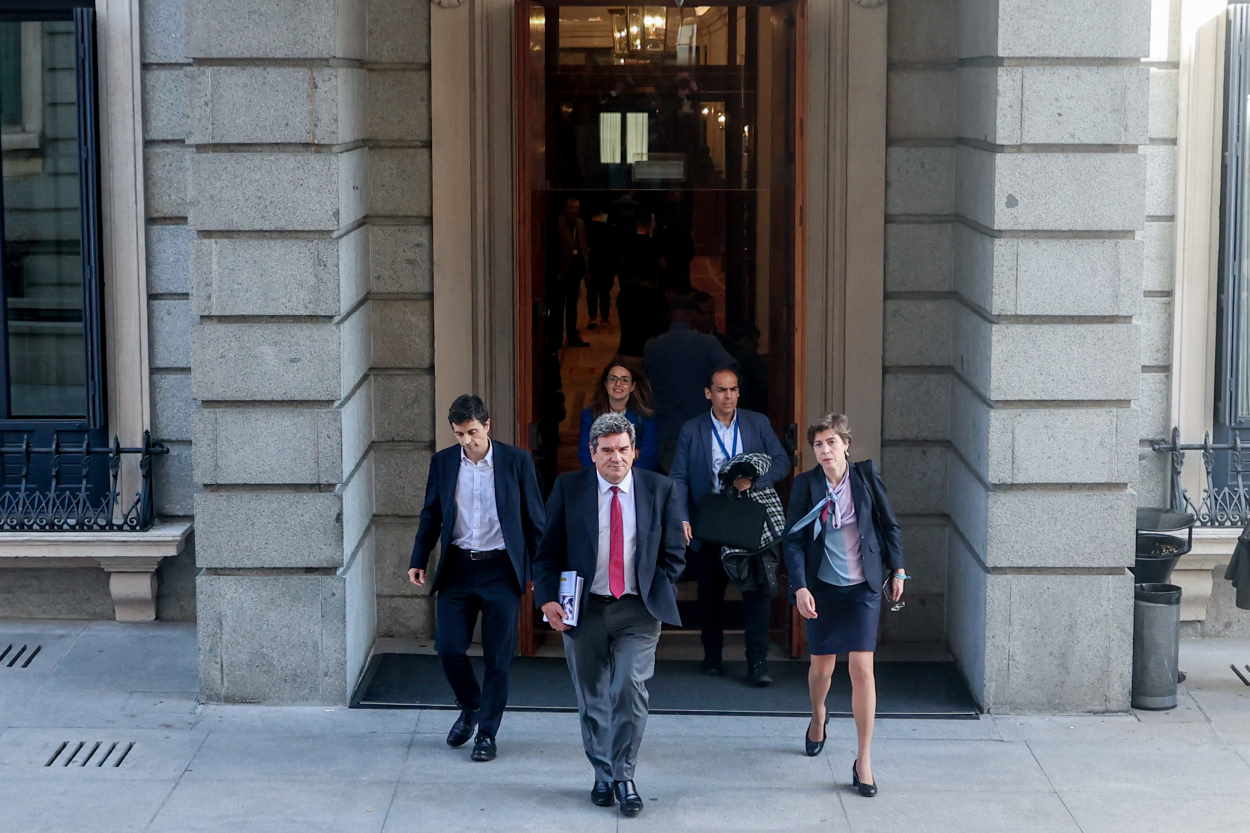 El ministro de Inclusión, Seguridad Social y Migraciones, José Luis Escrivá, a la salida de la comparecencia en la Comisión del Pacto de Toledo. EP.