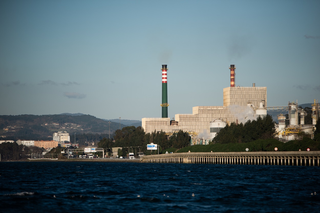 Imagen de archivo de la planta que Ence tiene en plena ría de Pontevedra (Foto: Europa Press / Archivo).