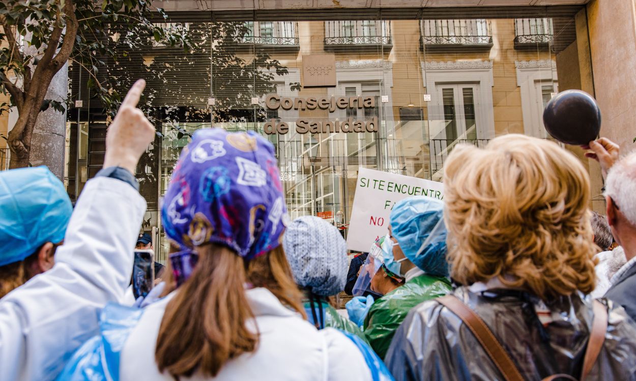 Manifestación de médicos de familia y pediatras de Atención Primaria de Madrid ante la Consejería de Sanidad. EP.