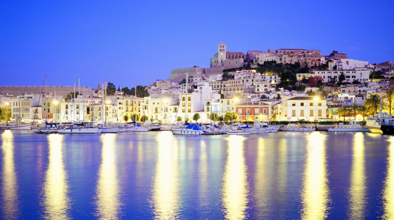 El casco antiguo de Ibiza y los barrios del puerto son Patrimonio de la Humanidad desde 1999, un reconocimiento que otorga la UNESCO a lugares que cuentan con un valor universal excepcional. (Foto: AETIB)