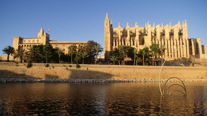 La catedral de Palma, en la isla de Mallorca, también conocida como La Seu, es una de las muestras más importantes del gótico en Europa. (FoTO: AETIB)