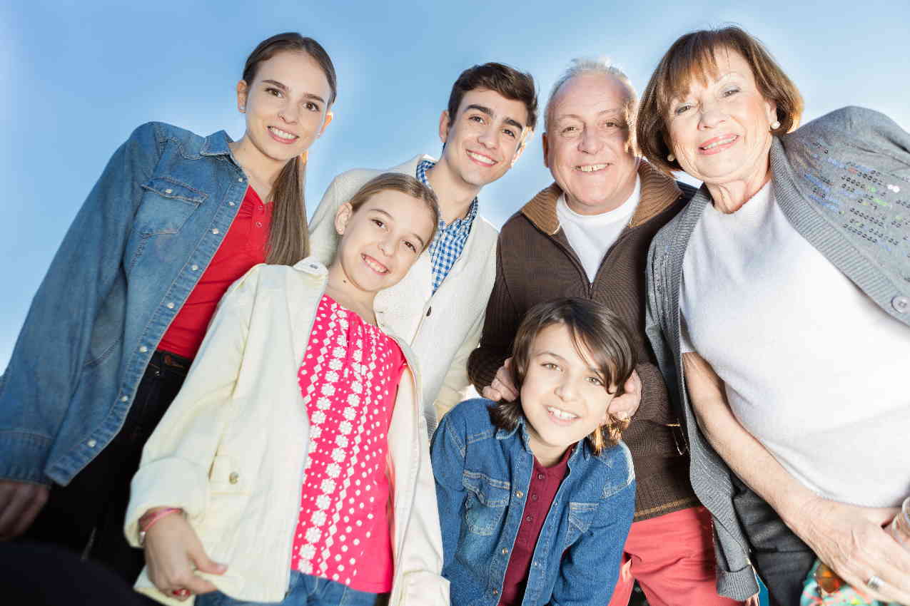 Fotografía de recurso de una familia numerosa. Freepik