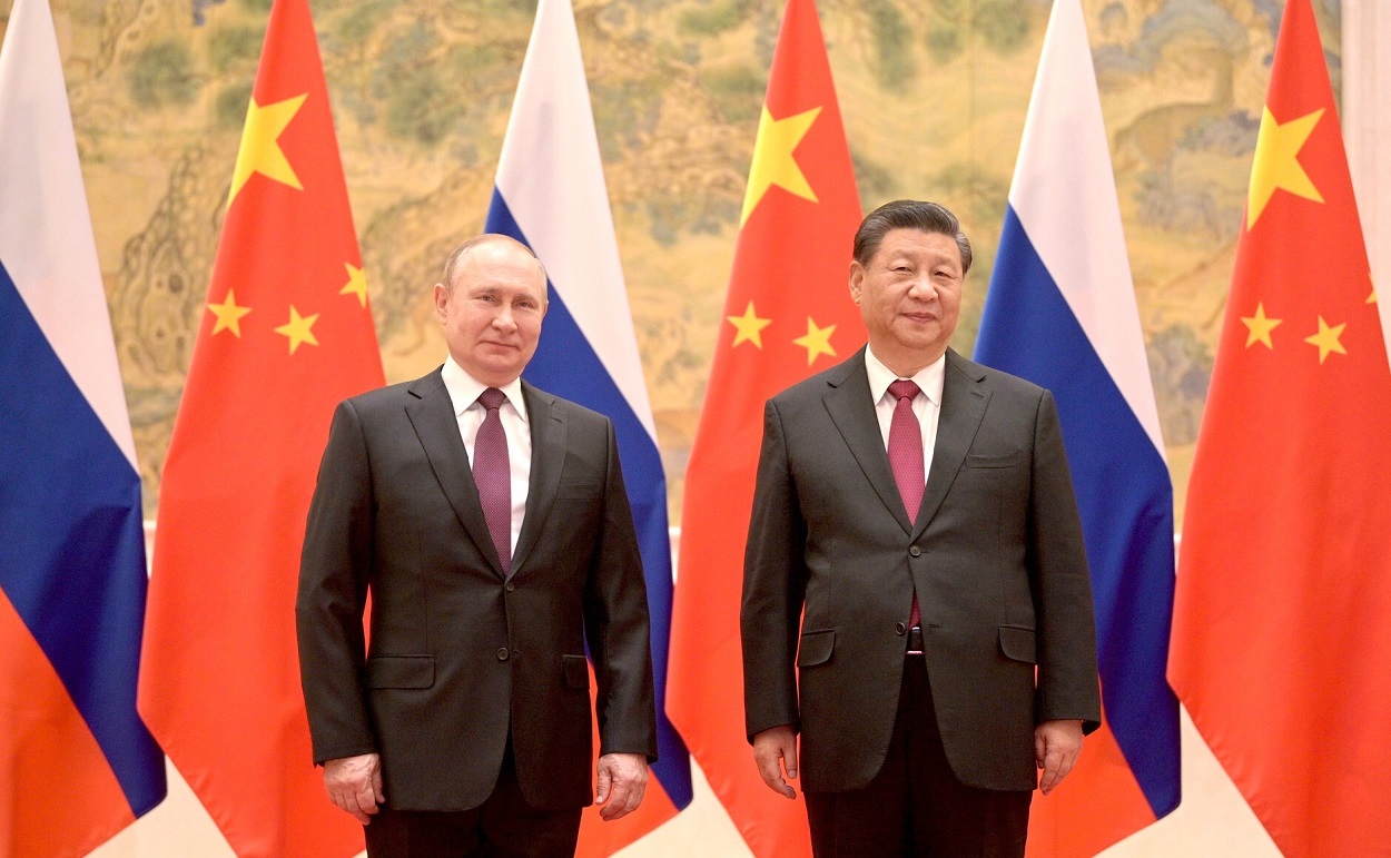Vladimir Putin y Xi Jinping, durante la reunión que mantuvieron ambos en Pekín en febrero. EP.