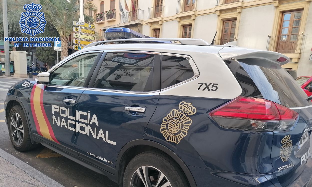 Imagen de archivo de un coche patrulla de la Policía Nacional. EP