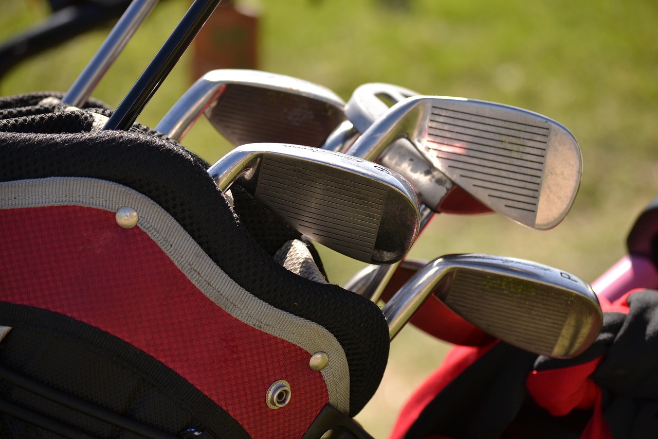 Imagen de recurso de palos de golf. Pixabay.