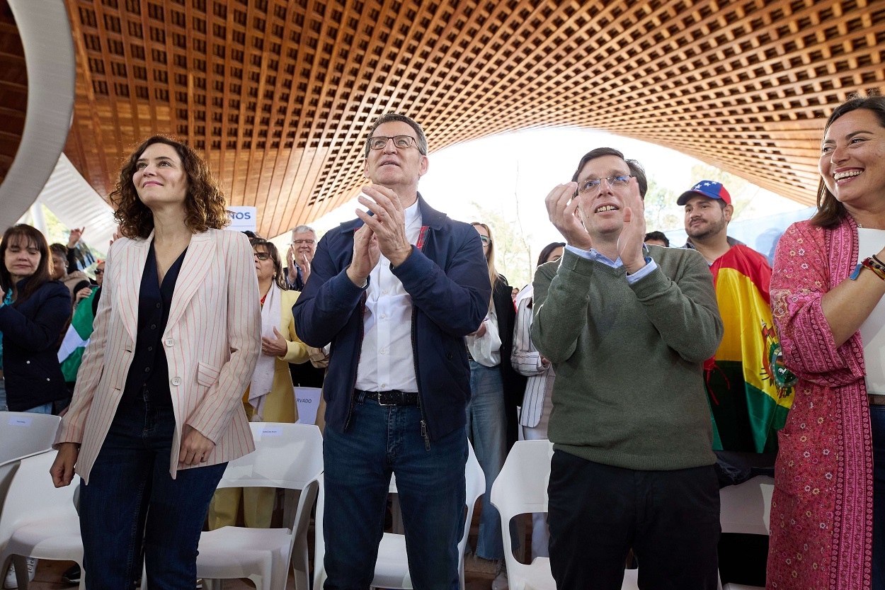 a presidenta de la Comunidad de Madrid y del PP madrileño, Isabel Díaz Ayuso; el presidente del Partido Popular, Alberto Núñez Feijóo; y el alcalde de Madrid, José Luis Martínez-Almeida; asisten a la Fiesta de la Hispanidad del PP. EP.