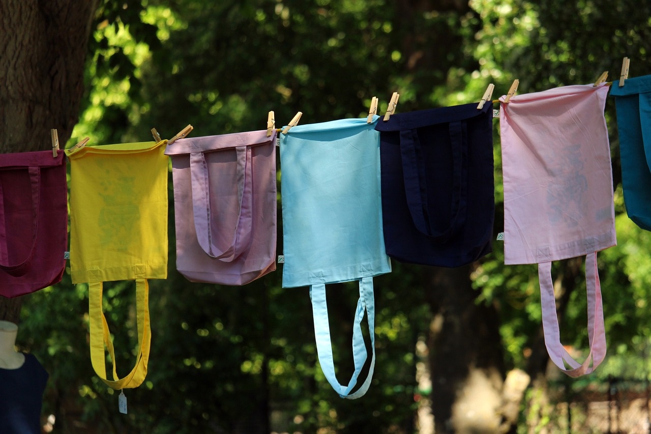 Las bolsas de tela no son una opción tan sostenible como puede parecer. (Foto: Pixabay)