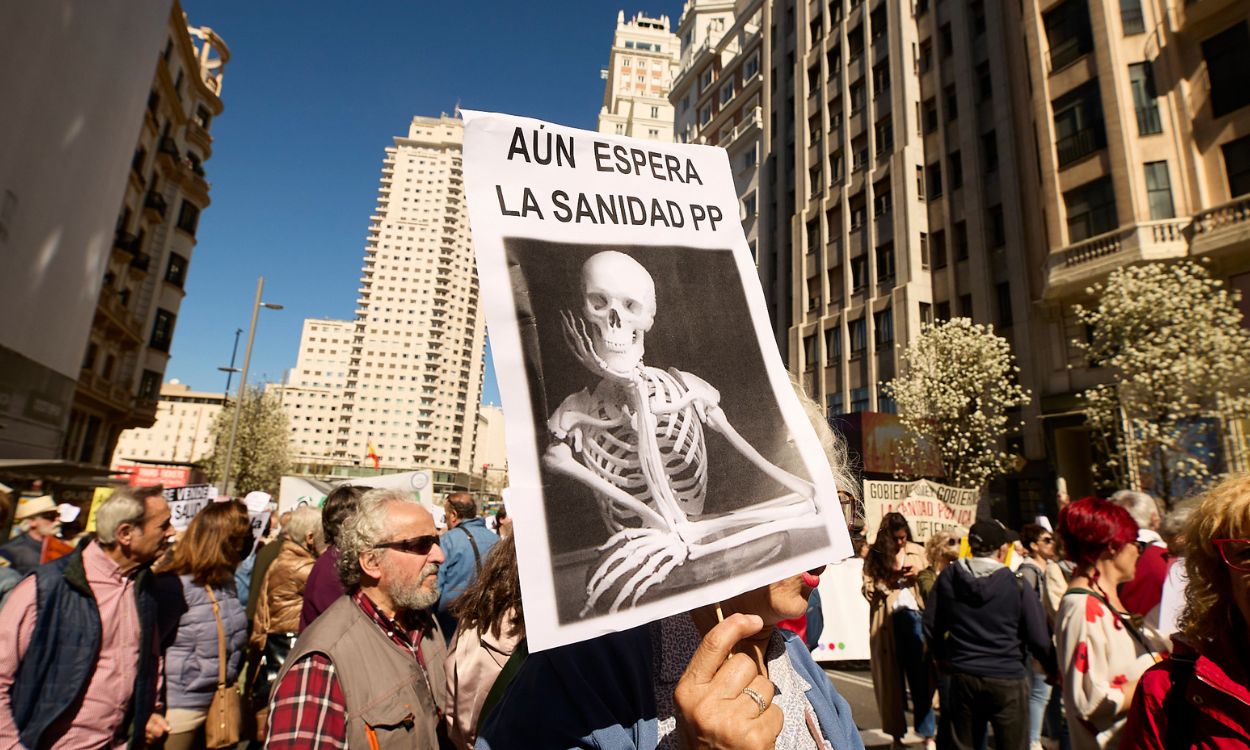 Pancarta vista en la manifestación a favor de la Sanidad Pública en Madrid, a 26 de marzo de 2022. EP