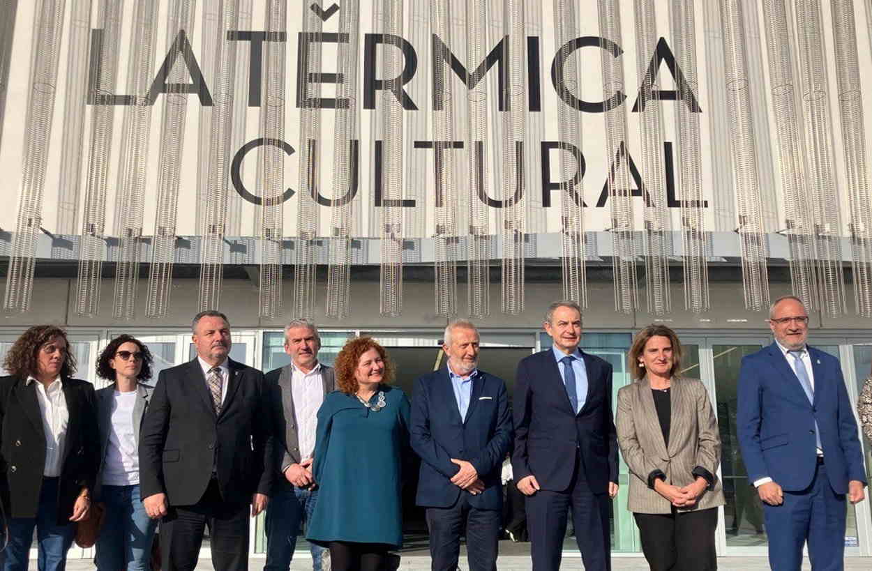 Teresa Ribera, ministra para la Transición Ecológica y el Reto Demográfico, y el expresidente José Luis Rodríguez Zapatero, inauguran La Térmica Cultural en Ponferrada.