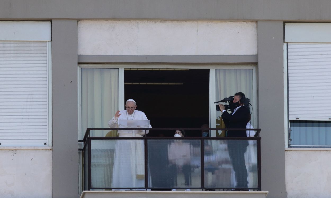 El Papa Francisco, durante el rezo del ángelus, desde el hospital Policlinico Gemelli de Roma en 2021. EP.