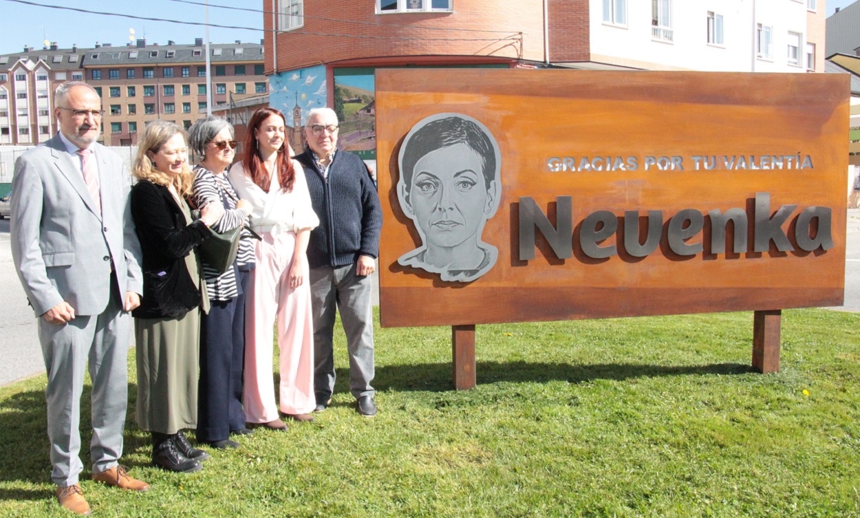 Nevenka Fernández recibe el homenaje de Ponferrada. EP