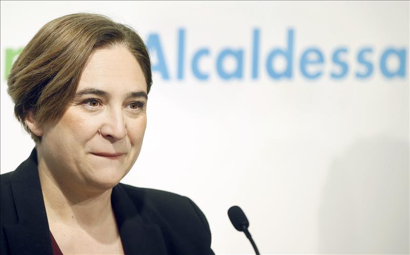 Colau pasa al ataque contra el PSOE después de llamar al "diálogo"