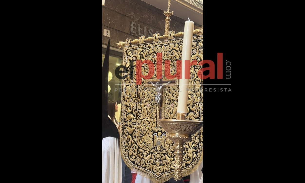 Simbología franquista durante la procesión del Cristo Mutilado en Málaga. ElPlural.com.