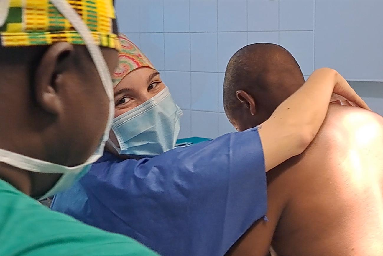 Una enfermera de Surg For All en la Misión Monrovia 2023