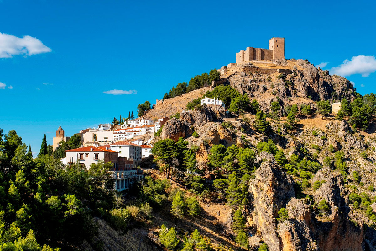 El castillo de Segura de la Sierra, en pleno parque natural, está en el municipio del mismo nombre, considerado como uno de los más bonitos de España