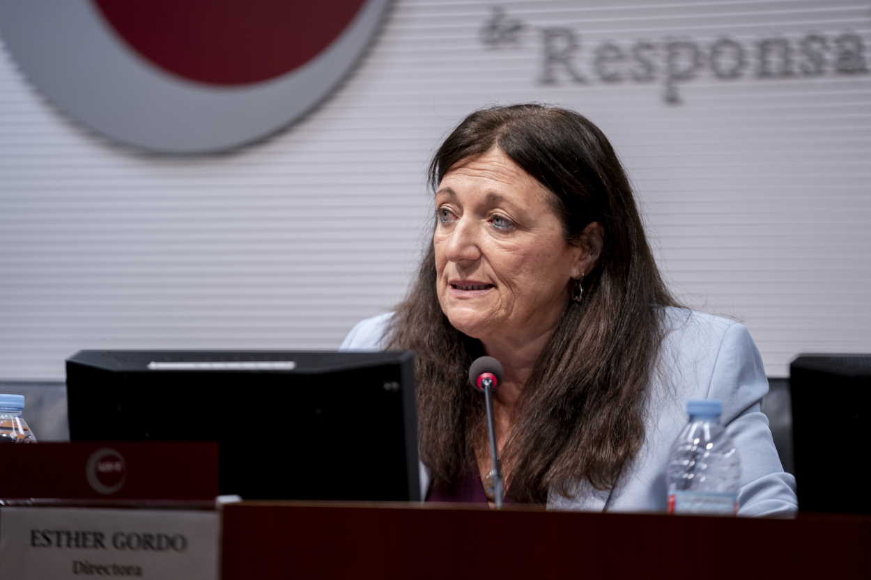La directora de la División de Análisis Económico de la AIReF, Esther Gordo Mora, durante la presentación del informe. EP.