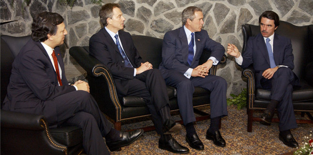 Bush, Blair y Aznar, acordaron intervenir en el país antes de agotar las vías pacíficas.