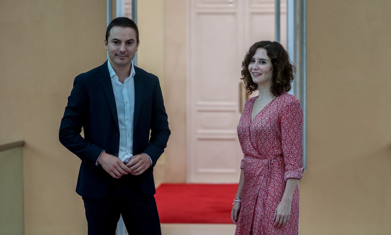 La presidenta de la Comunidad de Madrid, Isabel Díaz Ayuso, y el secretario general de PSOE M, Juan Lobato.