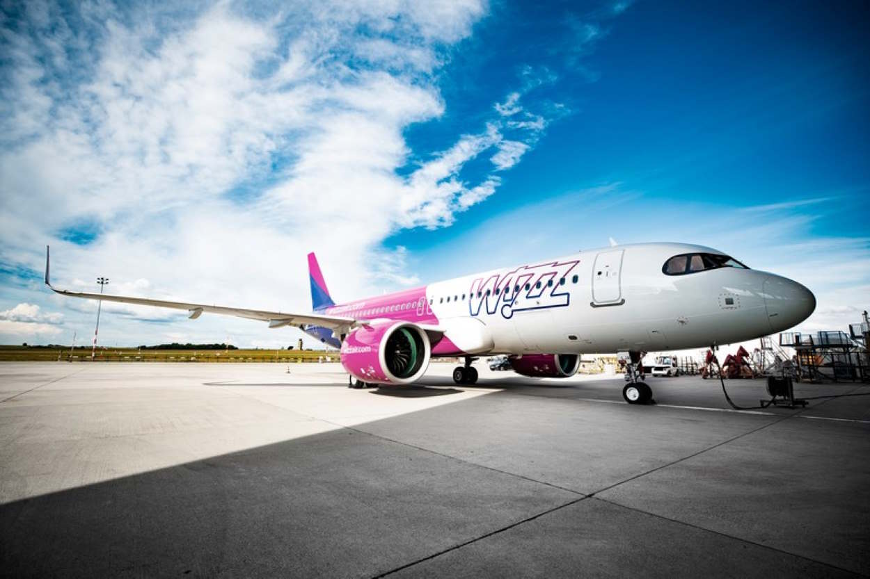 Cepsa y Wizz Air se unen para acelerar la descarbonización del transporte aéreo promoviendo el combustible sostenible para la aviación