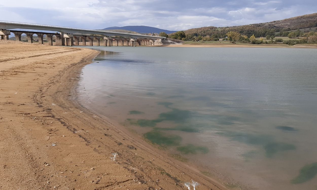 Pantano del Ebro. Embalse en la zona de Orzales. EP.