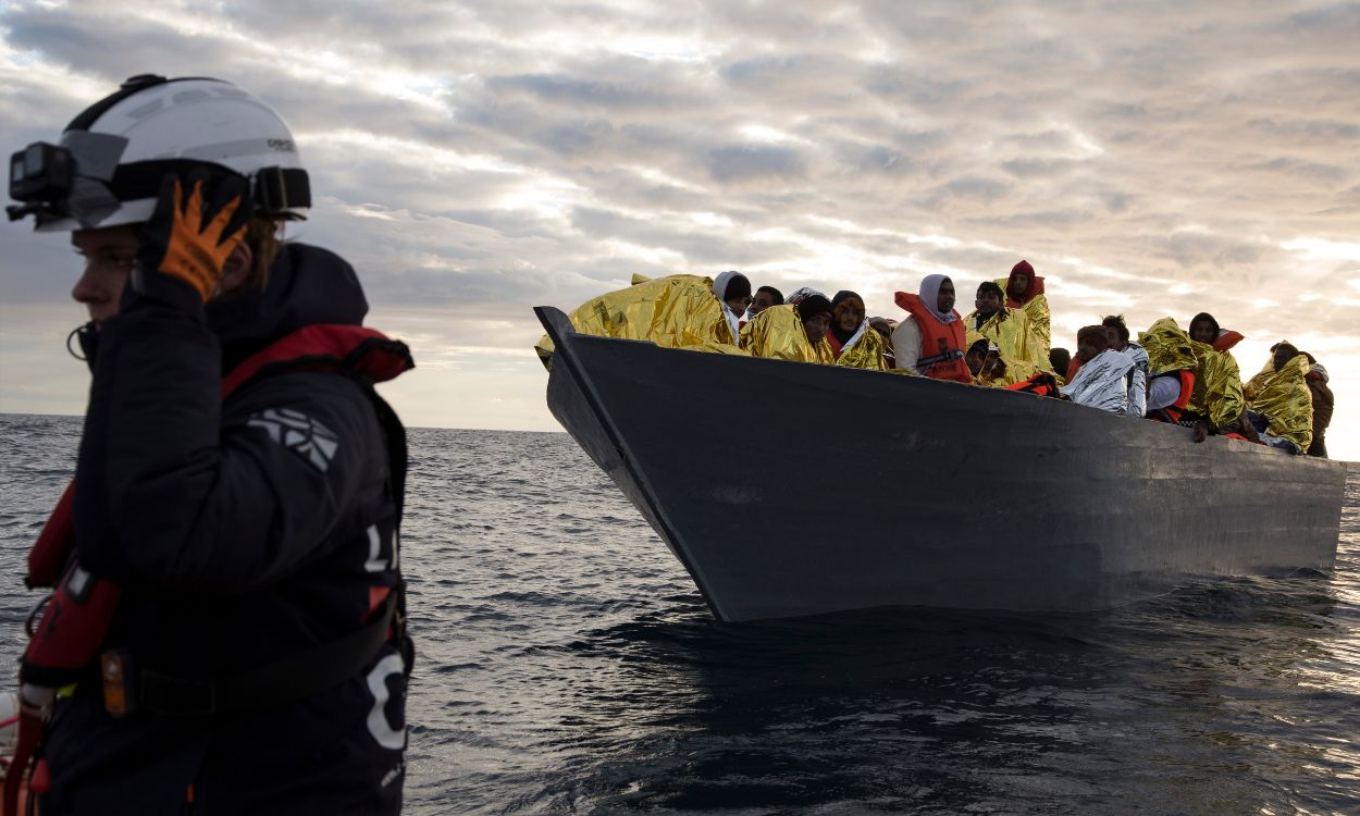 Una embarcación de inmigrantes en el Mar Mediterráneo. EP.