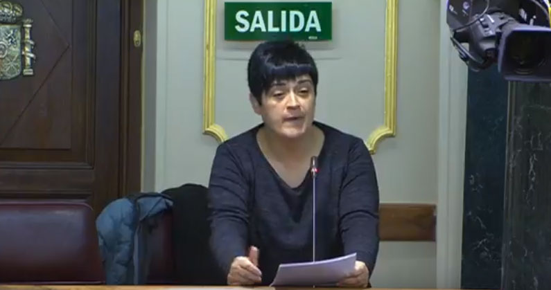 Marian Beitialarrangoitia, diputada de Bildu, pregunta en el Congreso a Mariano Rajoy. 