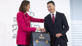 La anterior ministra de Industria, Comercio y Turismo y candidata del PSOE al Ayuntamiento de Madrid, Reyes Maroto, en el momento del traspaso de cartera al actual ministro, Héctor Gómez. EP.