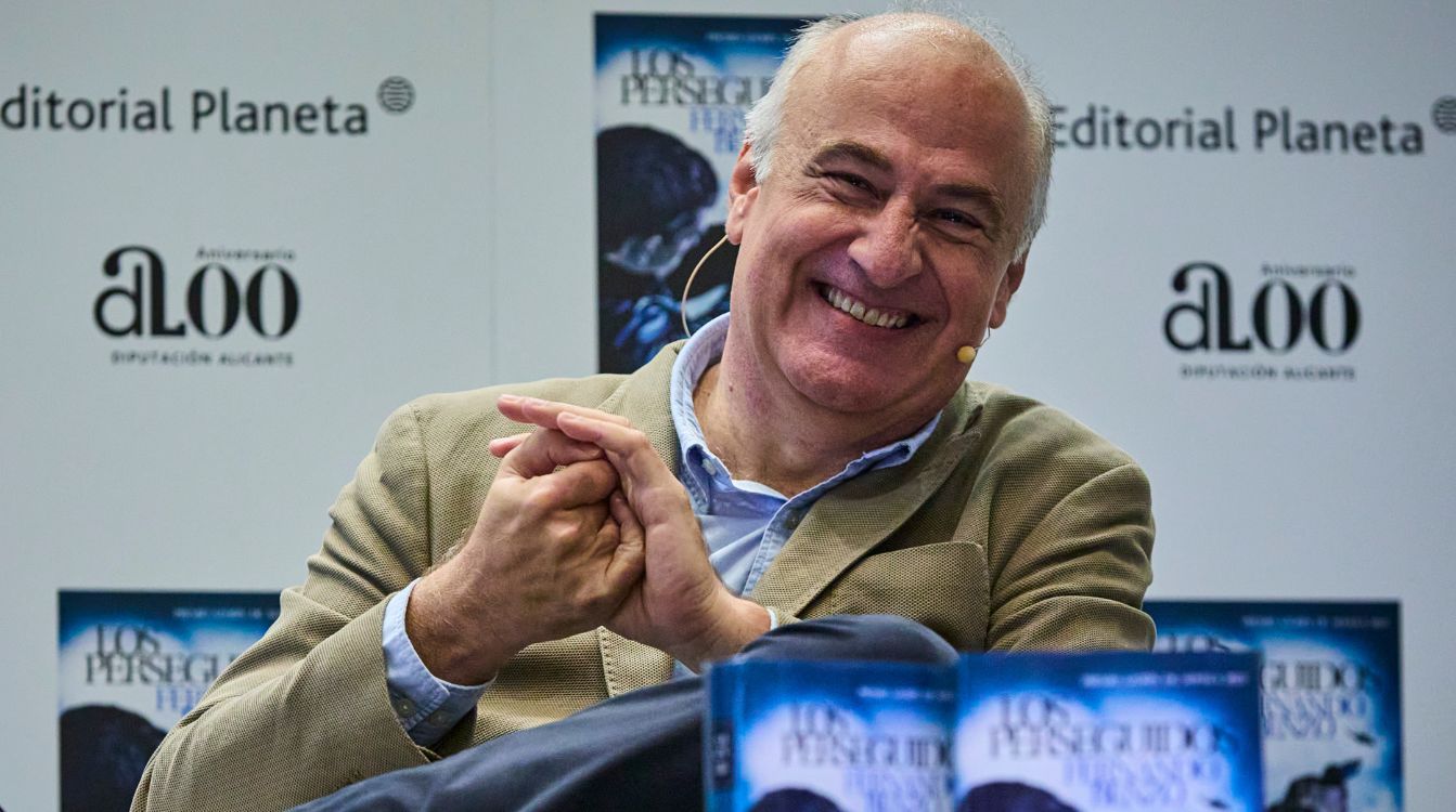 Fernando Benzo compagina la política con la literatura. En la foto, un momento de la presentación de su última novela, 'Los Perseguidos', con la que ha ganado el Premio Azorín 2023