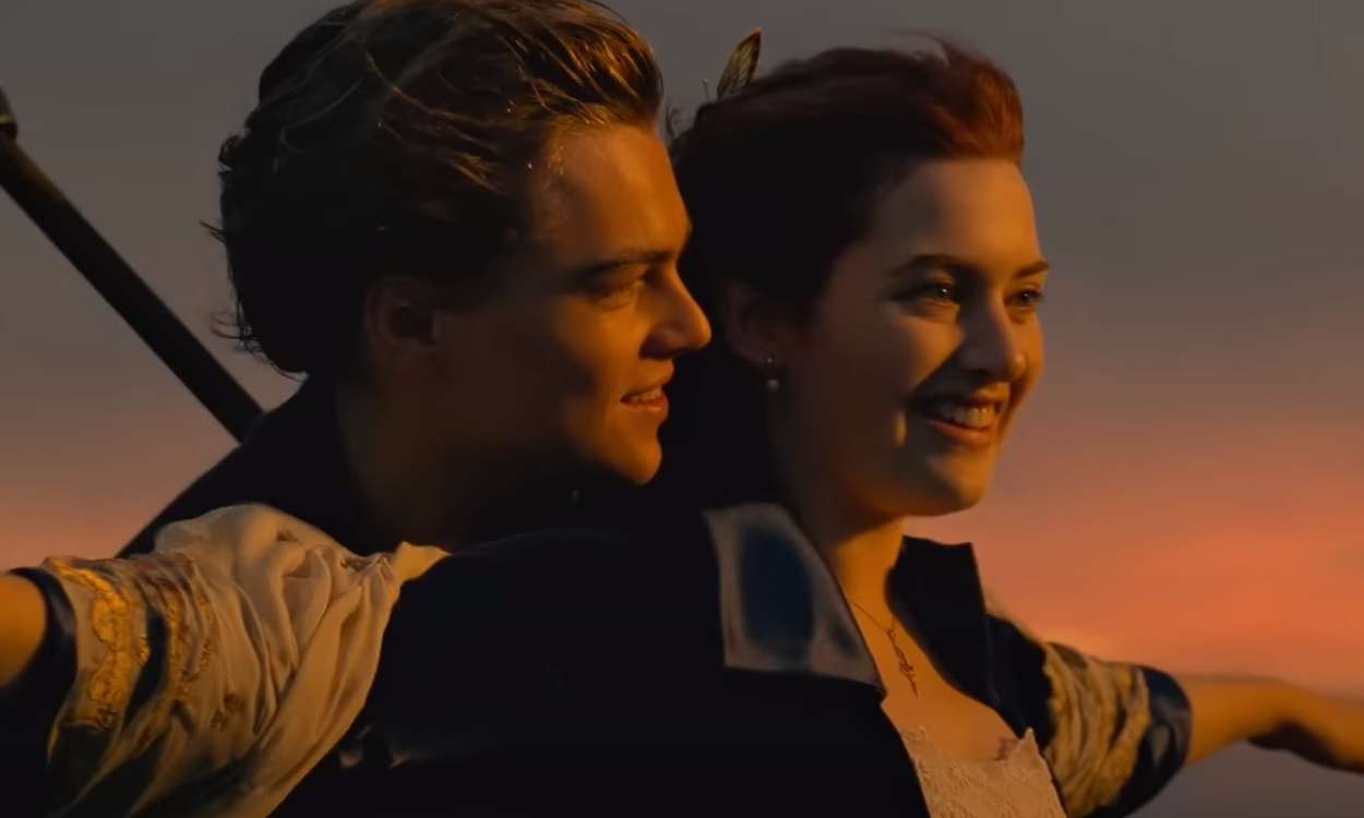 Jack (Leonardo DiCaprio) y Rose (Kate Winslet) en una escena de Titanic | FOX