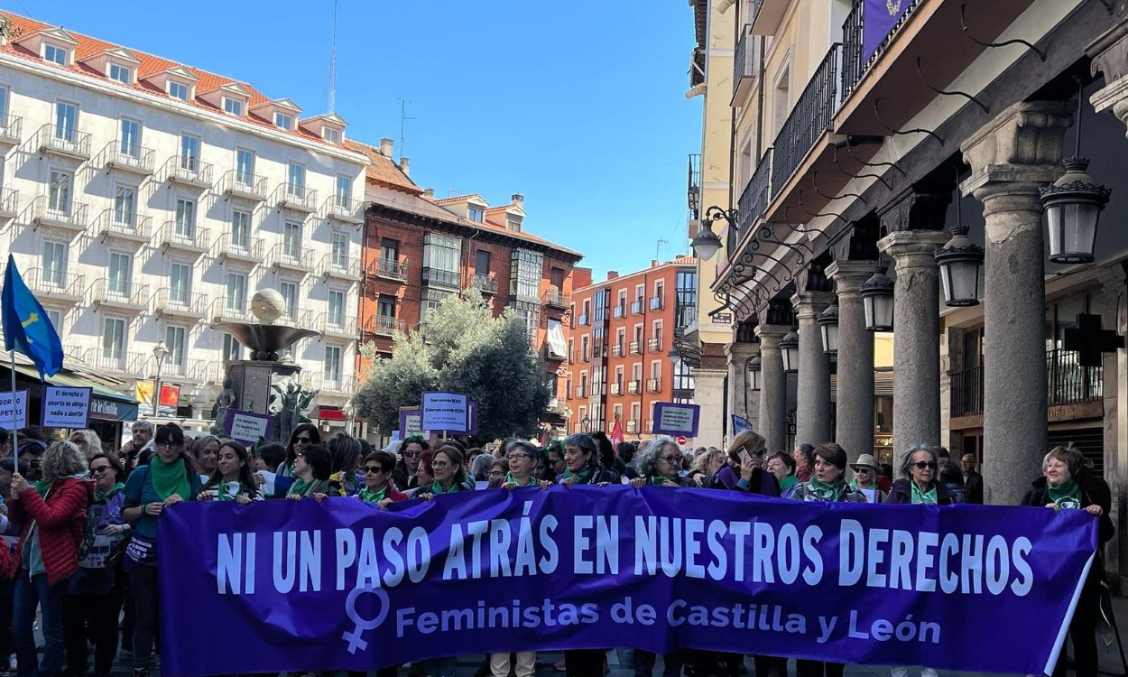 Más de 400 personas de colectivos feministas piden en Valladolid aborto libre y gratuito en los hospitales públicos