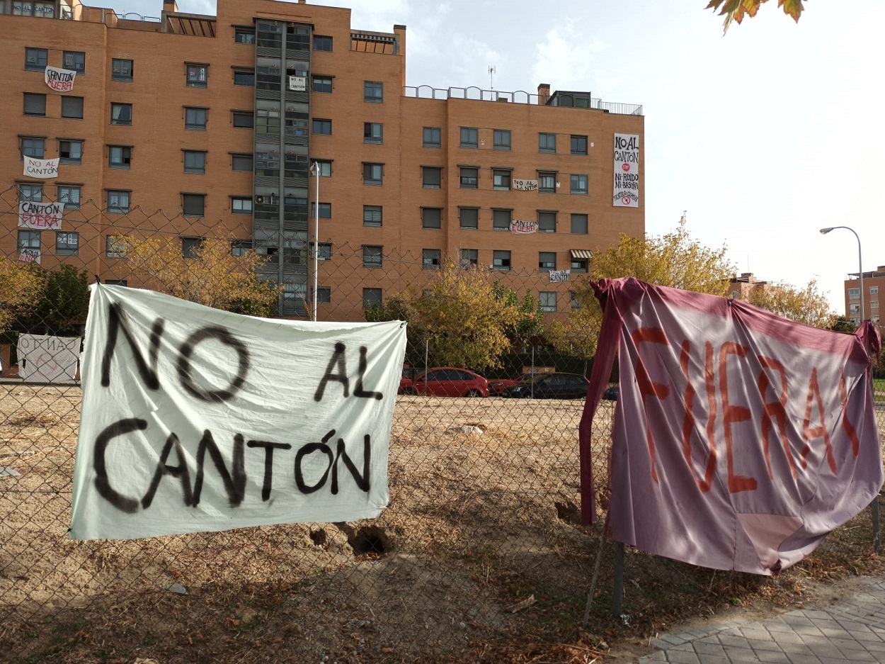 Protesta vecinal contra el cantón de limpieza de la calle Morales, en el PAU de Carabanchel. EP.