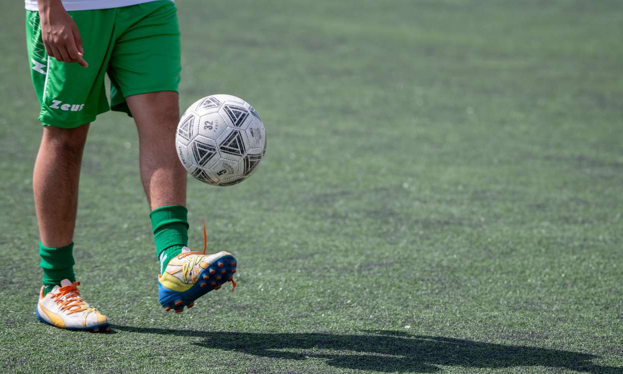 Muere un niño de 12 años al recibir un balonazo en un colegio de Sestao