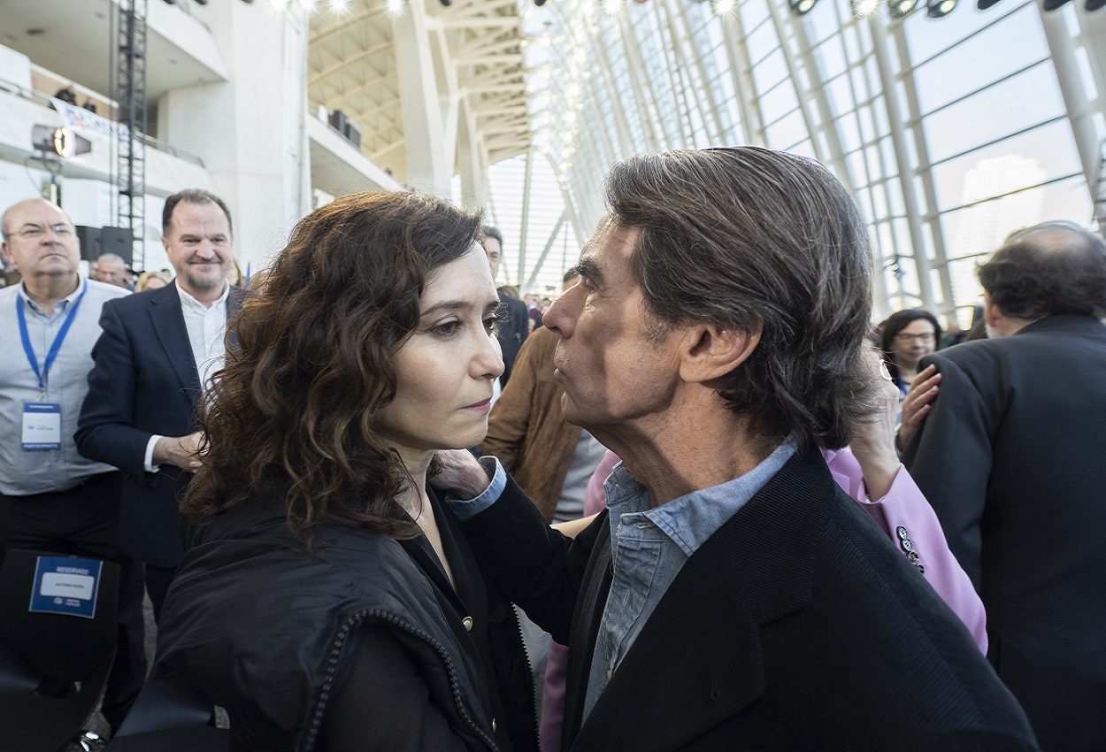 Isabel Díaz Ayuso y José María Aznar en la Intermunicipal del PP en Valencia. EP