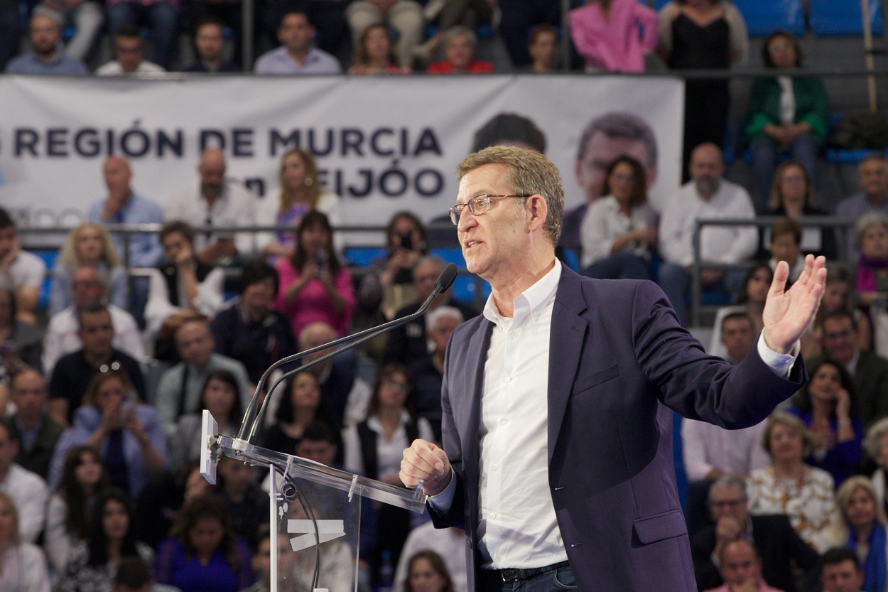 El presidente del Partido Popular, Alberto Núñez Feijóo, interviene durante un acto de precampaña del PP, a 22 de abril de 2023, en Murcia. EP.