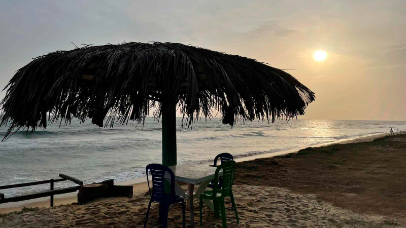 Playa detrás del Saint Jospehs Catholic Hospital de Monrovia en Liberia Foto de Claudia Pérez Tavares para la Mision Monrovia 2023 