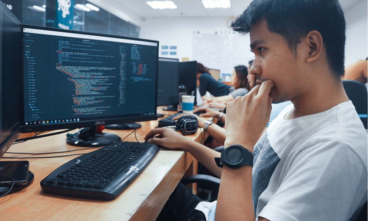 El programa Powercoders forma a personas en riesgo de exlución como los refugiados para trabajar en carreras tecnológicas