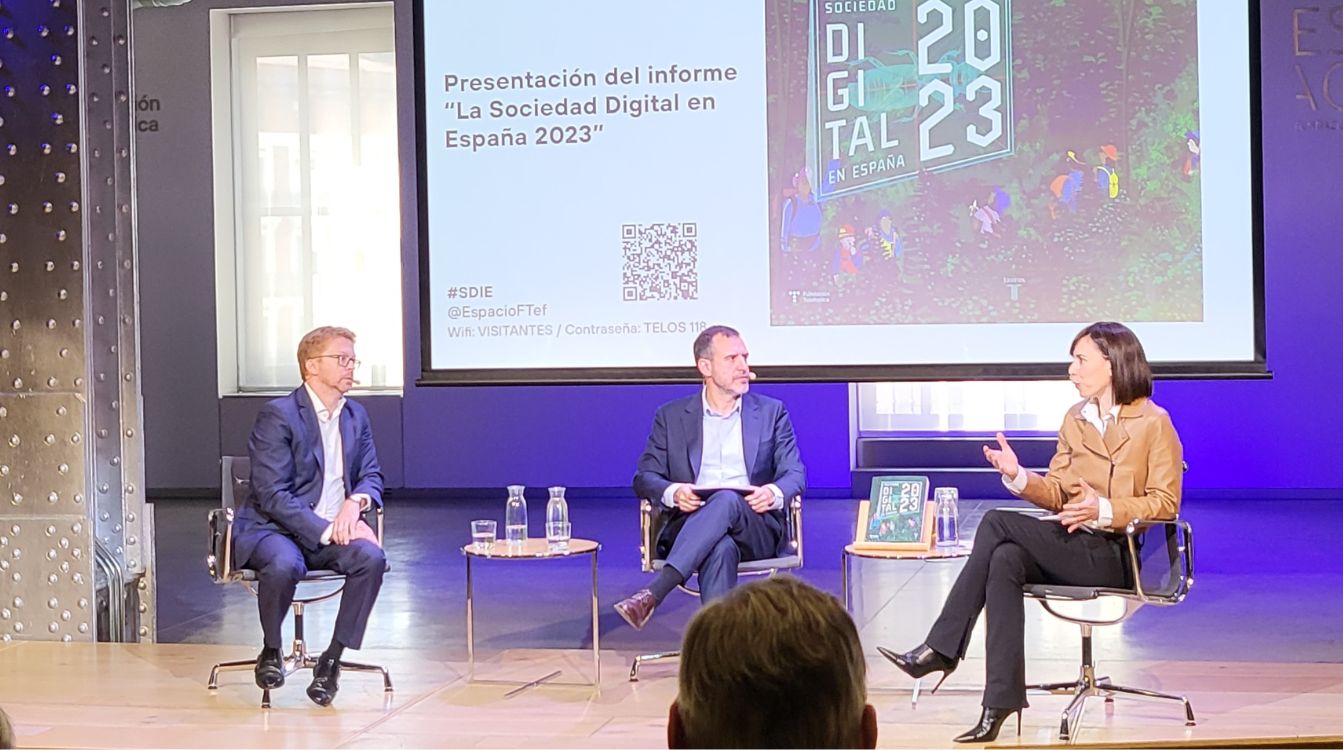 La presentación del informe 'Sociedad digital en España 2023', que ha contado con la participación de Diana Morant, ministra de Ciencia e Innovación del Gobierno España y Sergio Oslé, consejero delegado de Tele