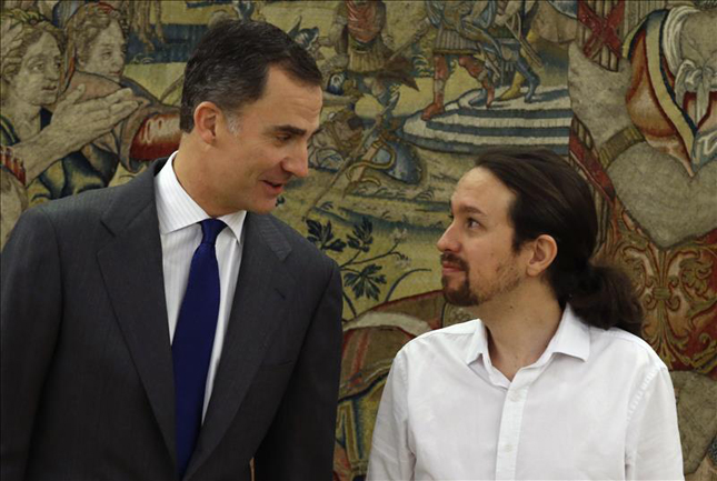Pablo Iglesias anuncia al Rey que quiere propiciar un Gobierno de cambio con PSOE e IU