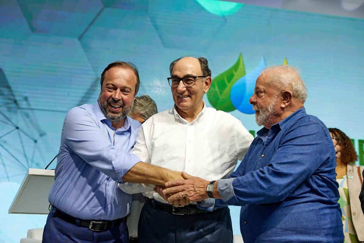 El presidente de Iberdrola, Ignacio Sánchez Galán, junto a Lula da Silva y al ministro brasileño de Minas y Energía