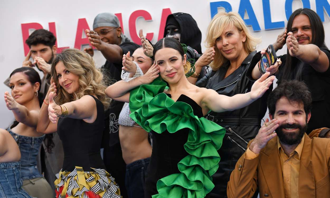 Foto de familia en el photocall durante el evento de despedida antes de viajar a Liverpool para representar a España en Eurovisión. EP