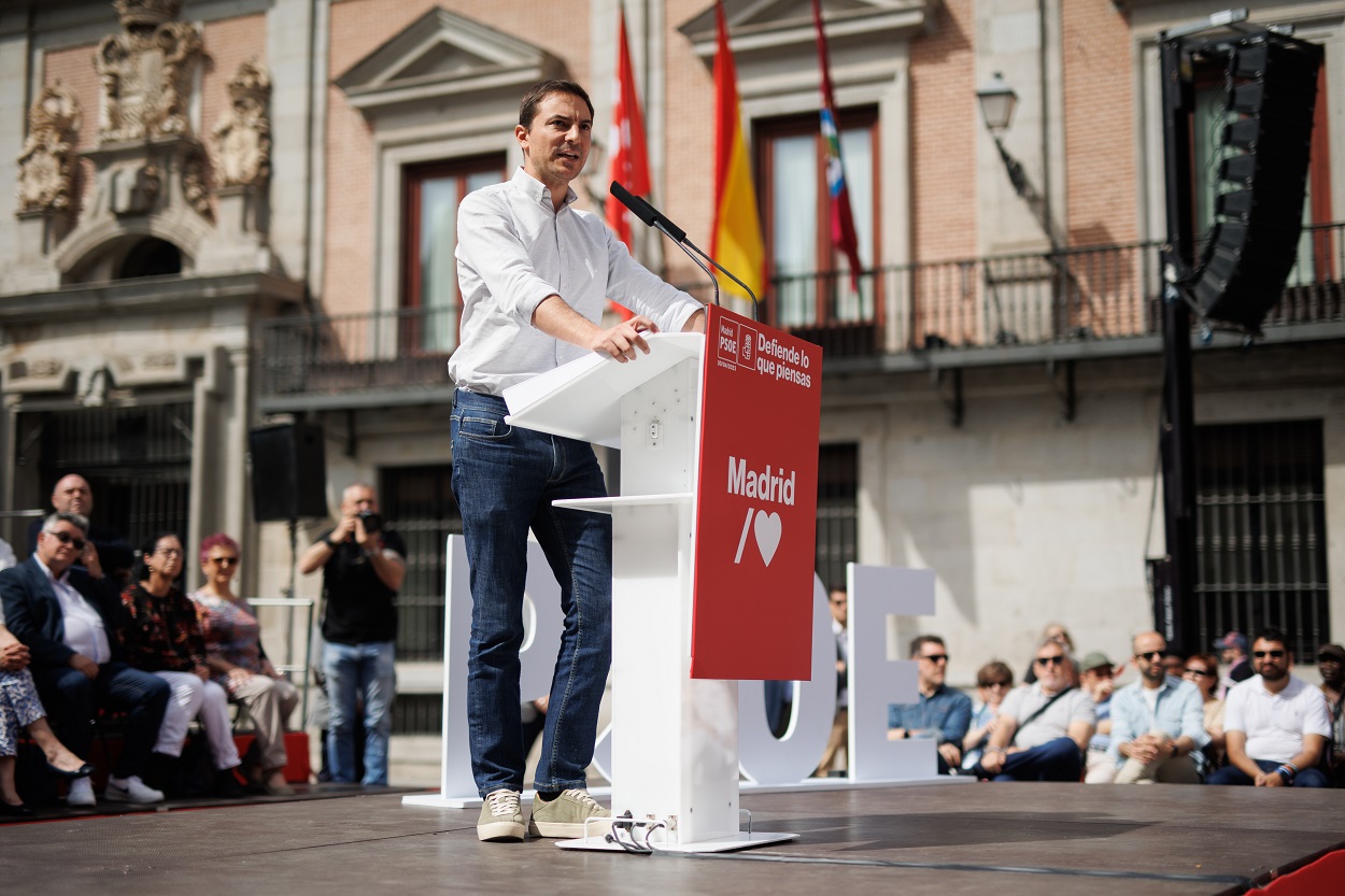 El secretario general de los socialistas madrileños y candidato a la presidencia de la Comunidad de Madrid, Juan Lobato, durante un mitin del PSOE. EP.