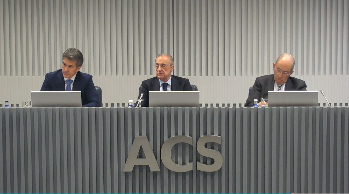 Juan Santamaría y Florentino Pérez, durante la presentación de los resultados de ACS correspondientes al ejercicio 2022