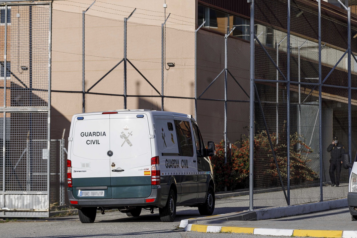 El fallecimiento de un interno provoca una revuelta en la prisión de León. EP