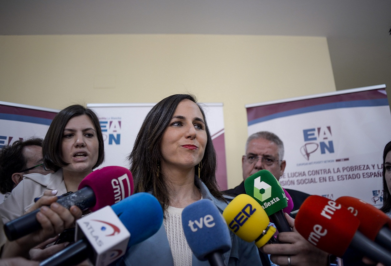 La secretaria general de Podemos, Ione Belarra, frente a los medios de comunicación. EP