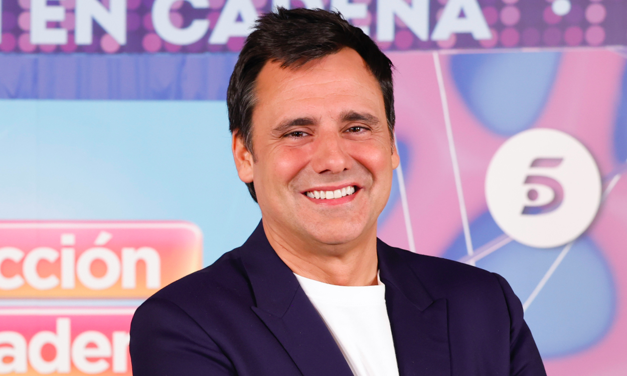 Ion Aramendi, presentador de 'Reacción en cadena' rompe una lanza a favor de sus compañeros de 'Sálvame'. Mediaset España