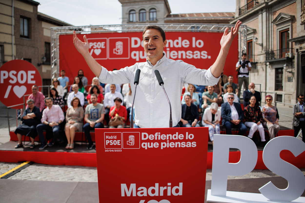 El secretario general del PSOE M, Juan Lobato, interviene en un mitin preelectoral el pasado 30 de abril. Europa Press.