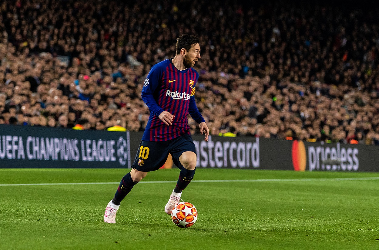 Leo Messi durante un partido de Champions con la camiseta del Barça