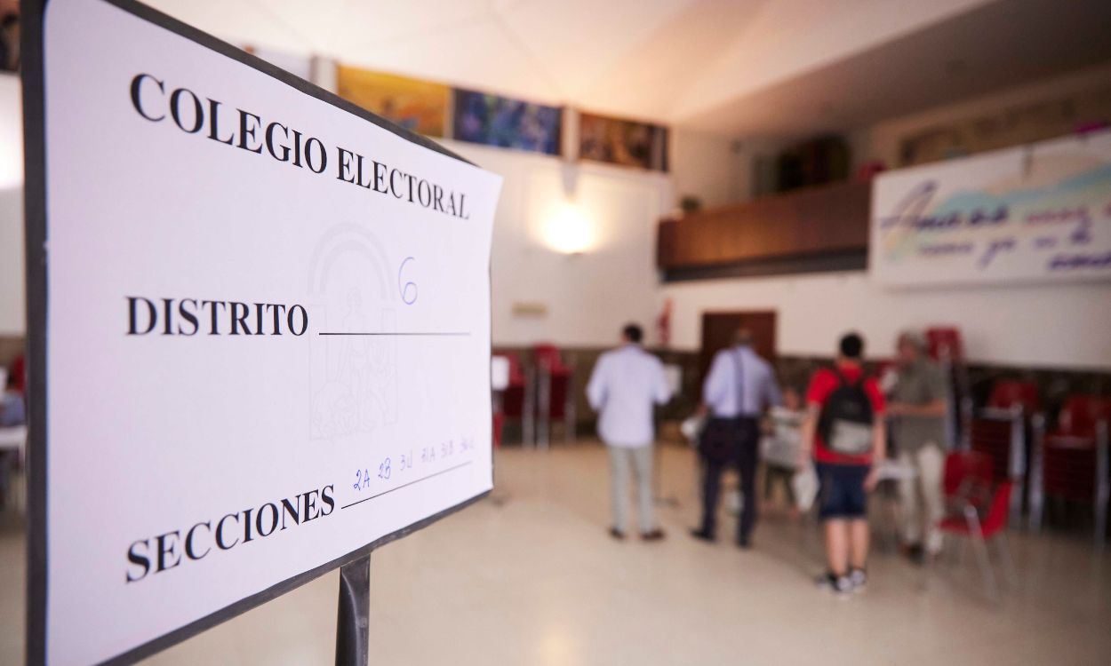 Imagen de archivo de un colegio electoral durante unas elecciones en España. EP