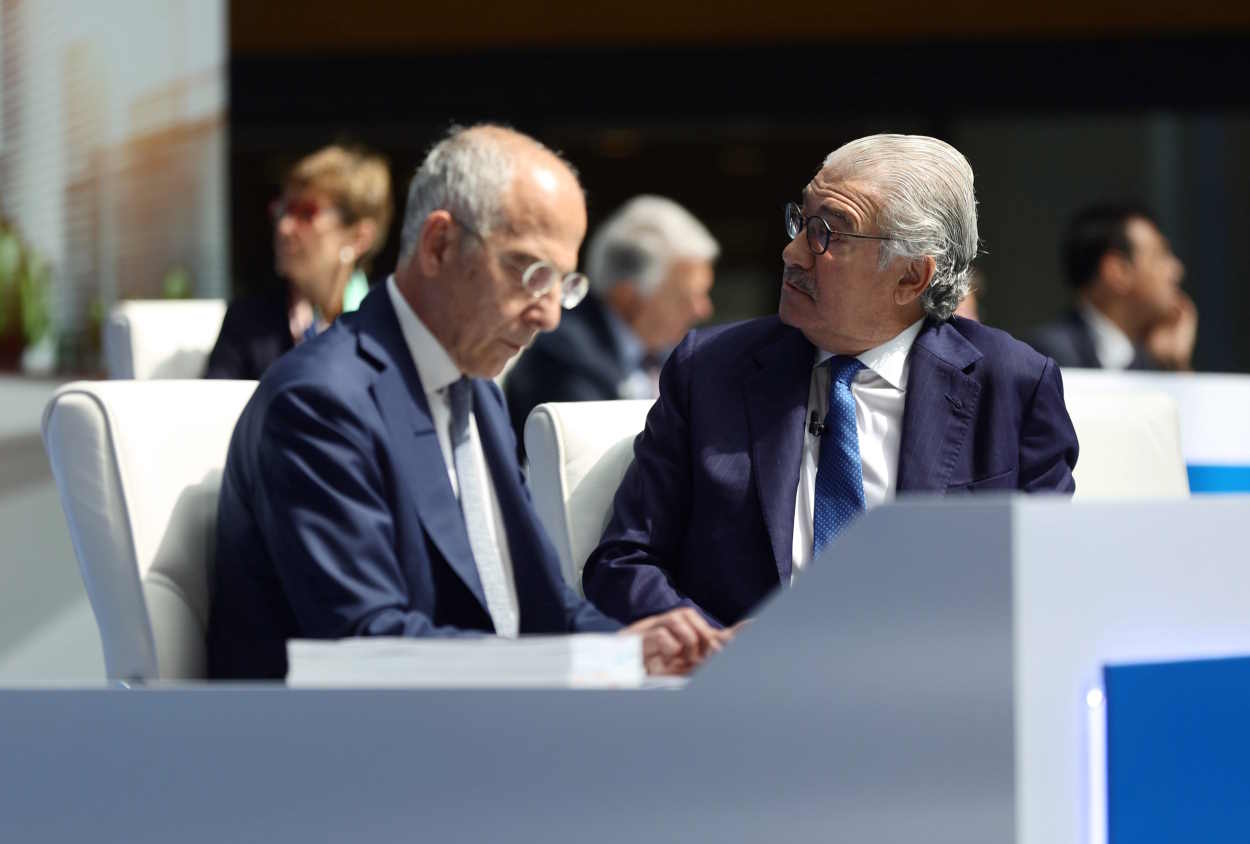 Francesco Starace, exvicepresidente del consejo de Endesa, y José Bogas, CEO de la eléctrica, en la junta de accionistas. EP